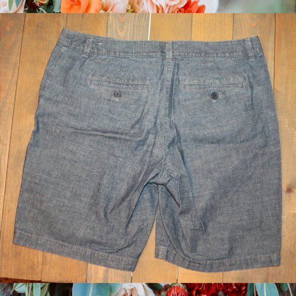 LOFT Medium Wash Chambray Bermuda Shorts – Size 8P - Picture 2 of 2